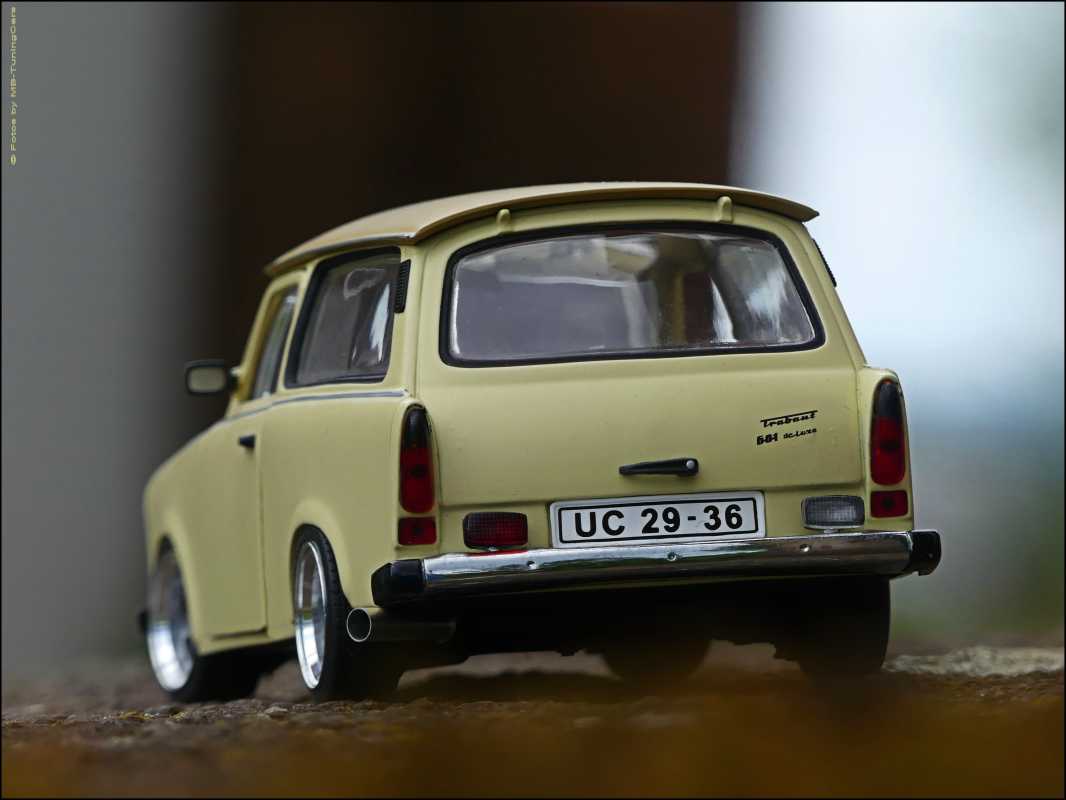1:18 Trabant 601 Kombi Delux inkl. TR.Rennsport Alufelgen & OVP